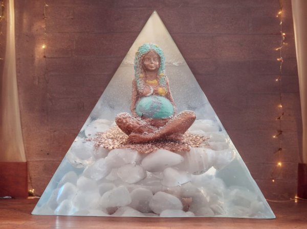 Orgonite pyramide bouddha quartz rose